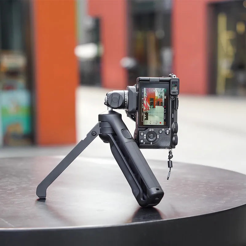 Ulanzi TT38 tripod supporting a camera, ideal for vlogging and content creation, fast delivery.