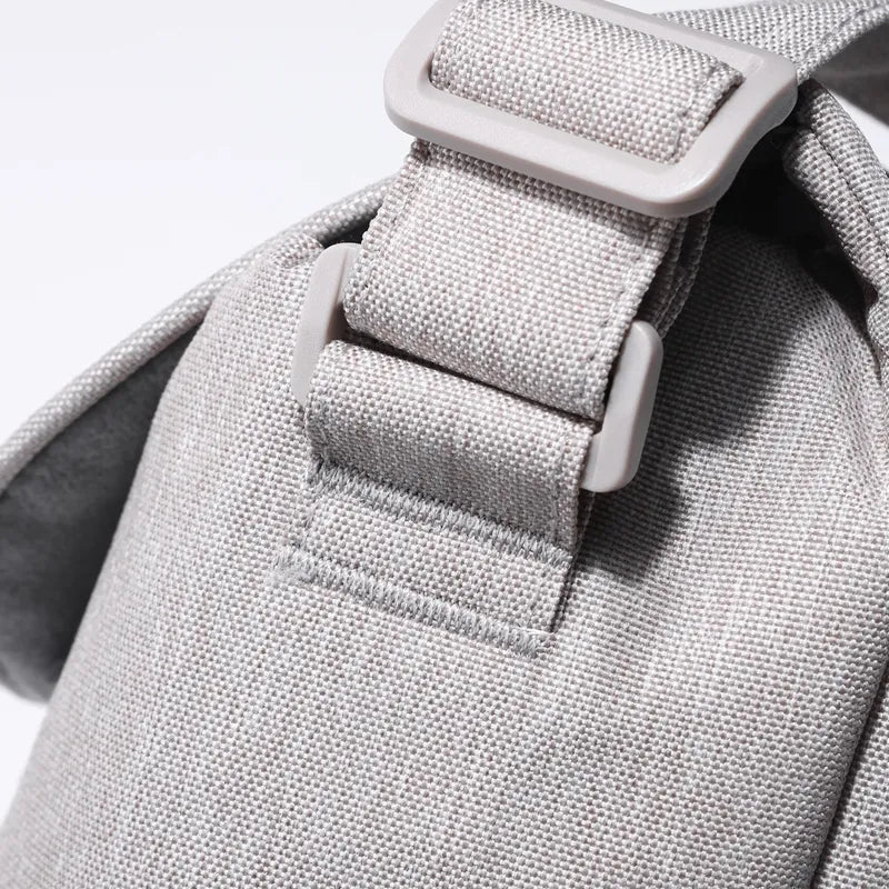 Ulanzi F01 Camera Sling Bag B011 detail: Light grey fabric and adjustable strap.