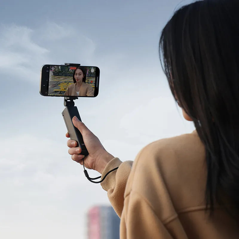 Ulanzi SK-20 Travel Phone Holder M051 held in hand, recording a video, perfect for content creators.
