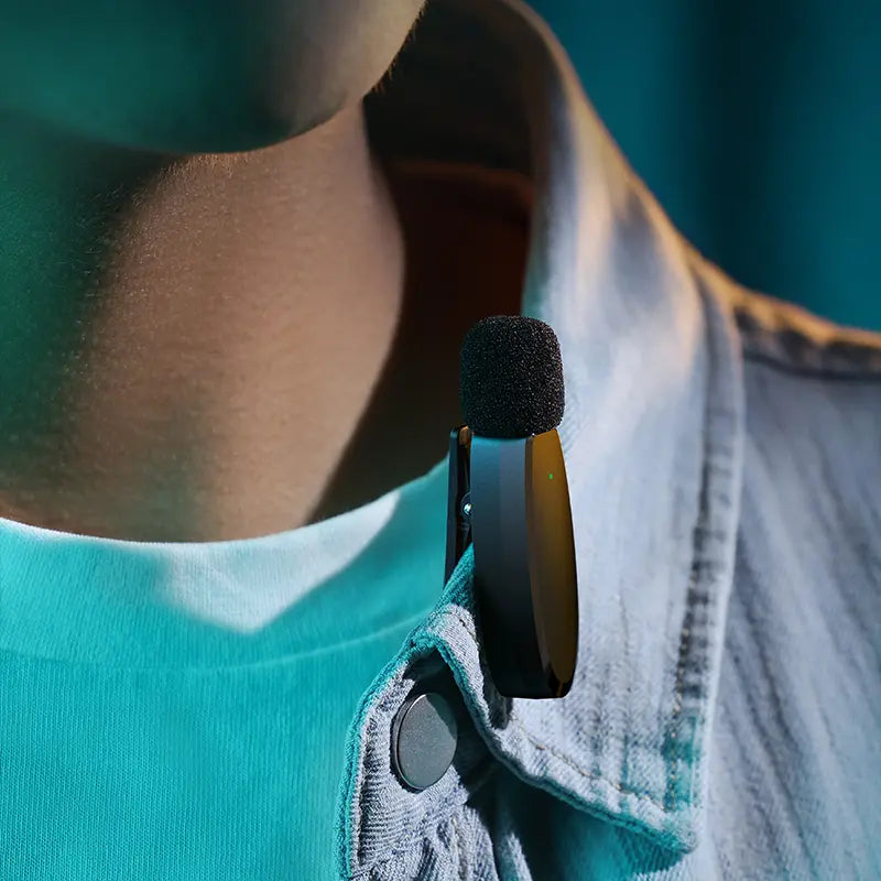 Ulanzi V6 Wireless Lavalier Microphone clipped on shirt for audio recording.
