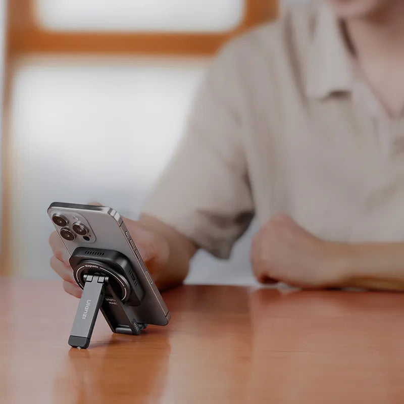 Person using phone on Ulanzi MA60 stand.