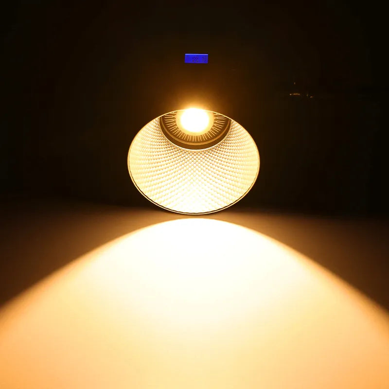 Ulanzi 120W Bi-color video light, emphasizing COB lamp and warm light for video and photography.