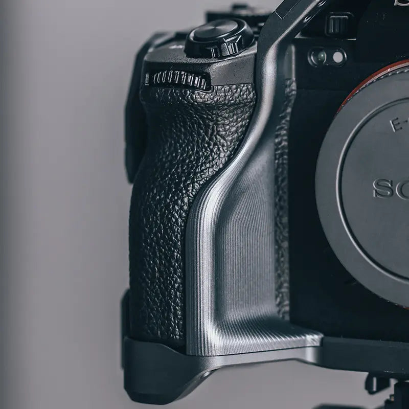 Ulanzi Falcam Camera Cage for Sony a7RV with comfortable grip, Monet Gray.
