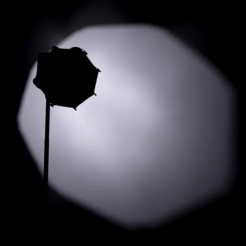 Ulanzi Octagonal Softbox silhouette, ideal for product photography, creating soft and even lighting.