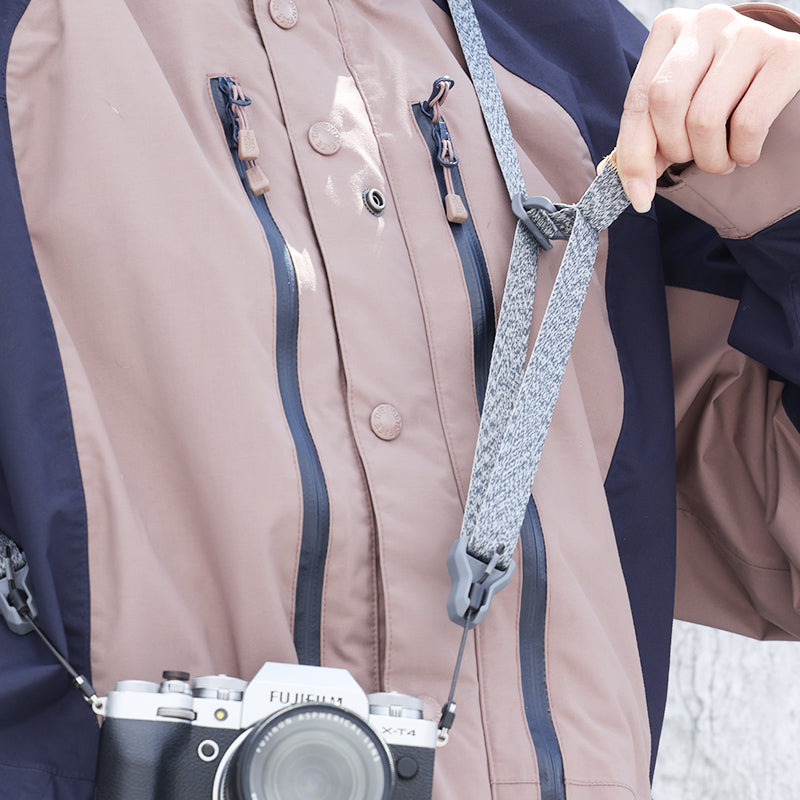 Ulanzi Falcam Maglink shoulder strap with magnetic buckle, Fujifilm X-T4 camera.