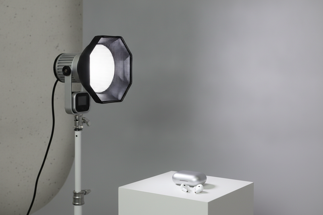 Mini Bowens Softboxes for COB Lights: Placement, Spill, and Shadow Control