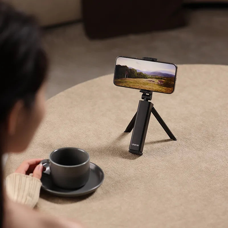 Ulanzi SK-20 tripod holding phone on table.