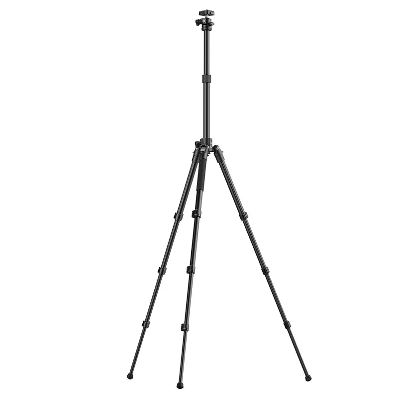 TT53 Traveler-Uka Tripod fully extended to maximum height.