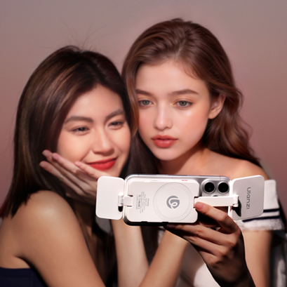 Selfie rạng rỡ với ánh sáng mềm mịn tôn đường nét khuôn mặt
