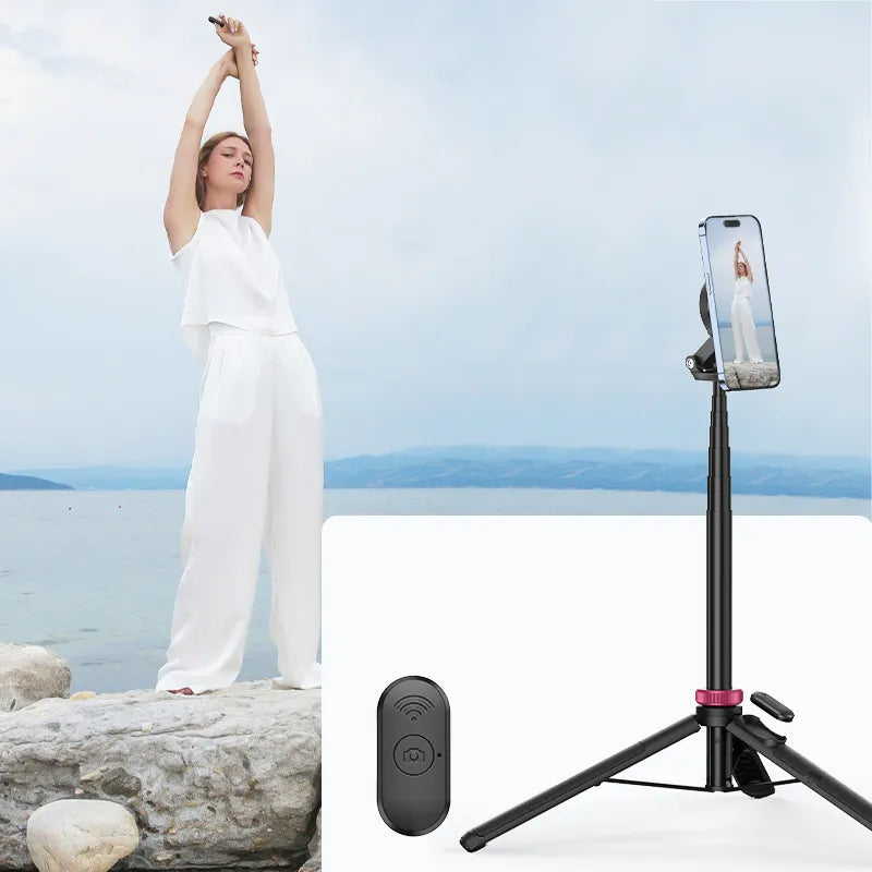 Ulanzi MT-84 tripod holding smartphone for outdoor photography
