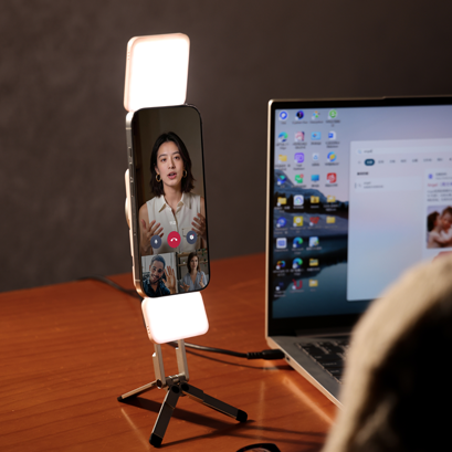Ứng dụng đèn LED trợ sáng Ulanzi GL01 kết hợp giá đỡ điện thoại để họp trực tuyến