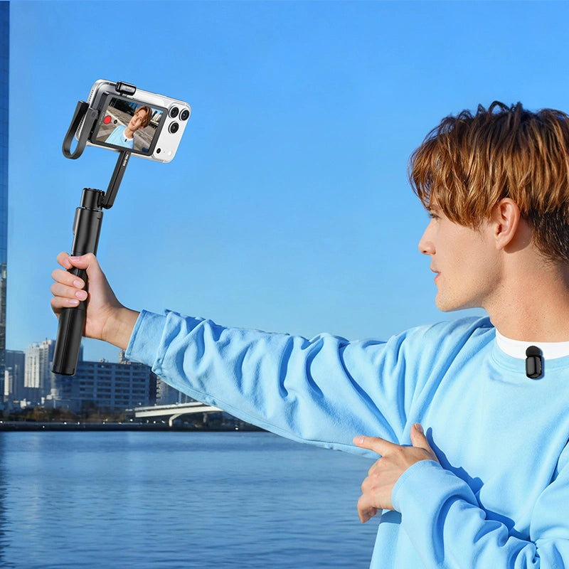 Ulanzi VM1 vlog selfie monitor screen used for recording video outdoors.