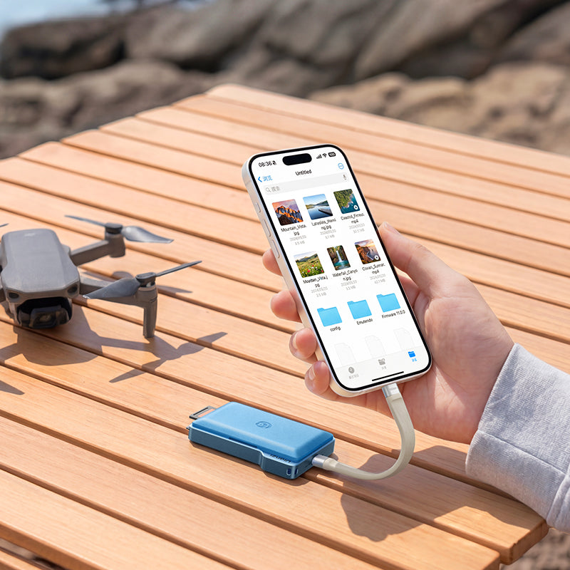 Ulanzi DC01 2-in-1 Memory Card Case and USB-C Reader - Blue - official product details