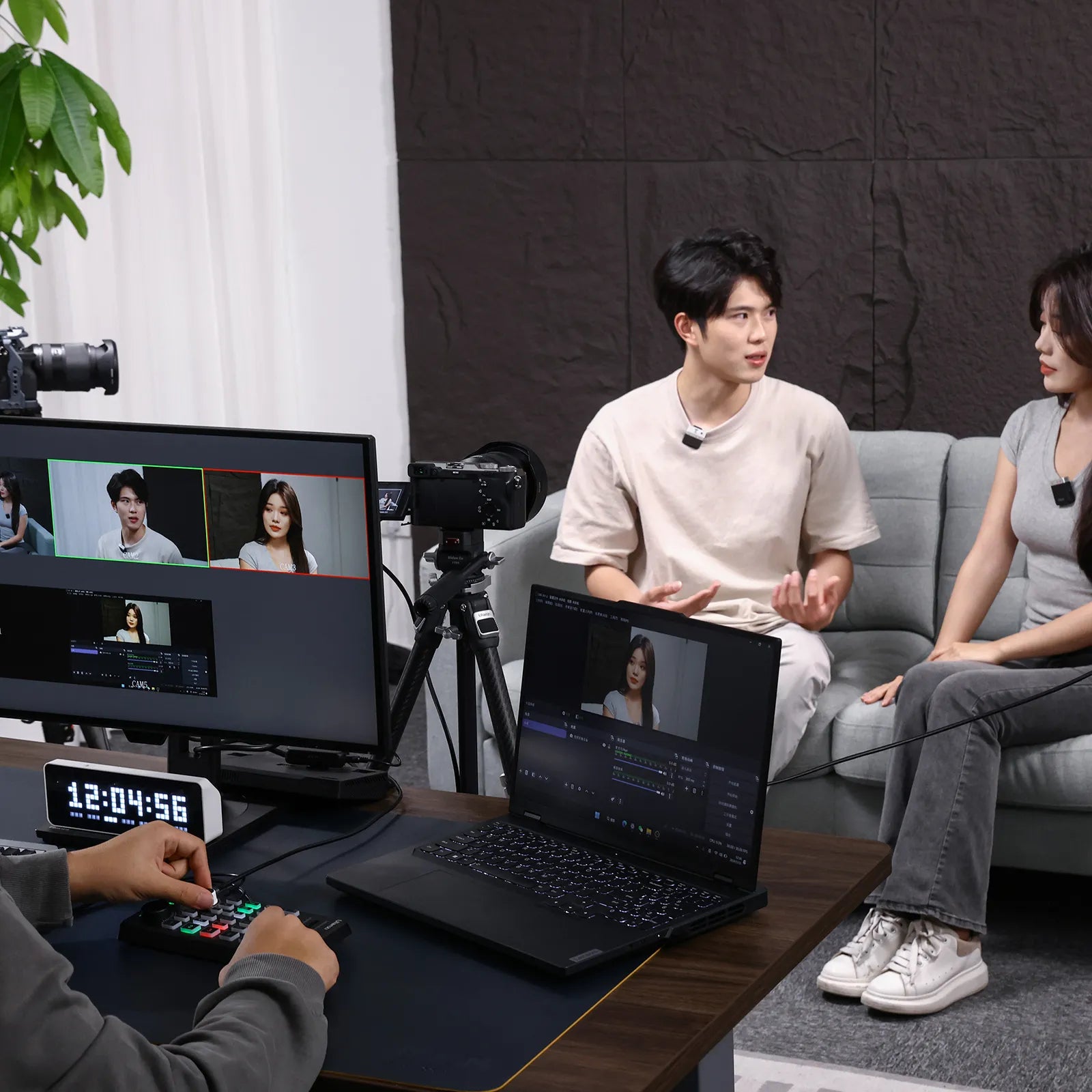Ulanzi DD02 HD Video Mixer Switcher for Live Streaming, Podcasting, Music Production and Content Creation