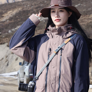 Ulanzi Falcam Maglink Quick Magnetic Buckle Shoulder Strap Lite on woman with camera.